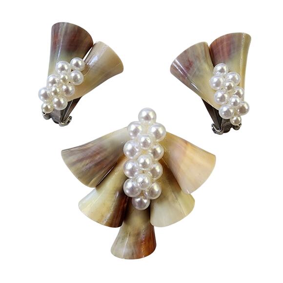 1950s Shell “Ribbon” Brooch & Clip Earrings Set • Pearl Clusters - Picture 7 of 8